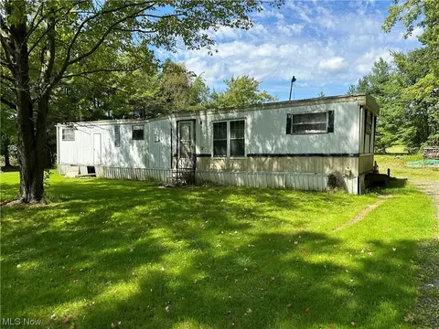 373 Everett Hull Rd, Cortland, OH 44410