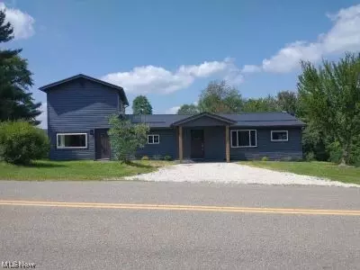 1990 Tabor Ridge Rd NE, New Philadelphia, OH 44663
