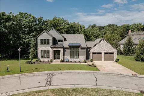 Sl3 Hamlet Court, Bratenahl, OH 44108
