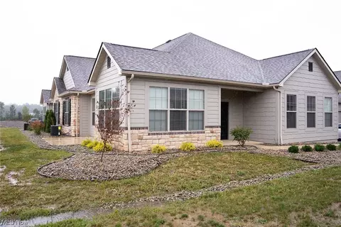 9264 Sharrott Rd #1103, Poland, OH 44514