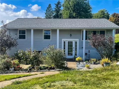 1 Hillcrest Dr, Martins Ferry, OH 43935