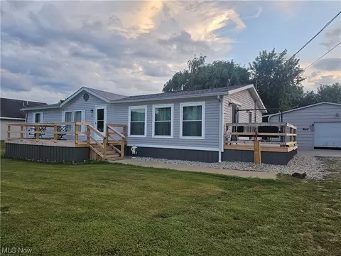 63 Central Ave, Elizabeth, WV 26143