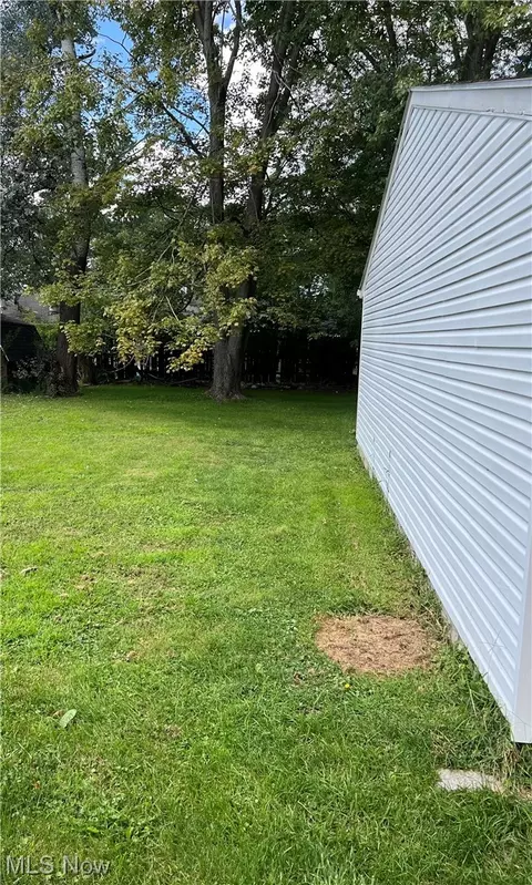 508 Vermont Rd, Elyria, OH 44035 photo 3