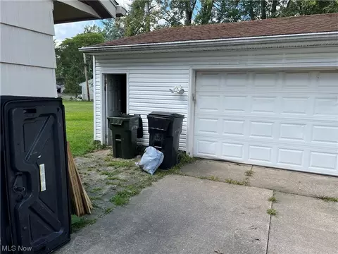 508 Vermont Rd, Elyria, OH 44035 photo 2