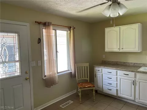 508 Vermont Rd, Elyria, OH 44035 photo 5