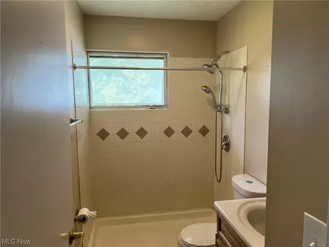 508 Vermont Rd, Elyria, OH 44035 photo 12
