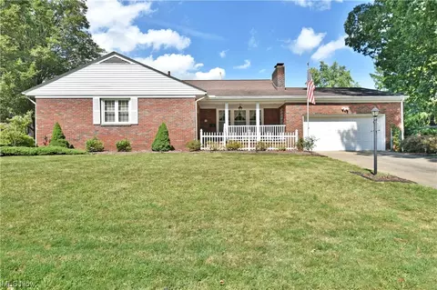 264 Parkview Dr, Hubbard, OH 44425
