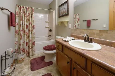 6425 Ruth Dr, Seven Hills, OH 44131 photo 25