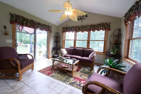 6425 Ruth Dr, Seven Hills, OH 44131 photo 7