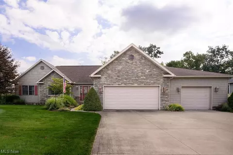 6425 Ruth Dr, Seven Hills, OH 44131