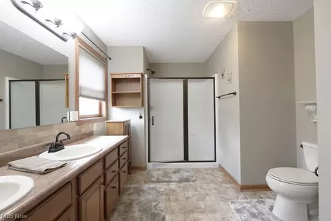 6425 Ruth Dr, Seven Hills, OH 44131 photo 24