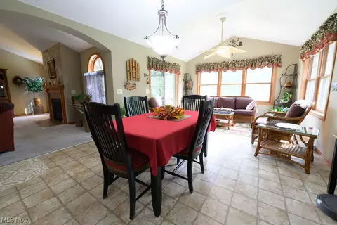 6425 Ruth Dr, Seven Hills, OH 44131 photo 15