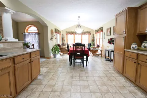 6425 Ruth Dr, Seven Hills, OH 44131 photo 13