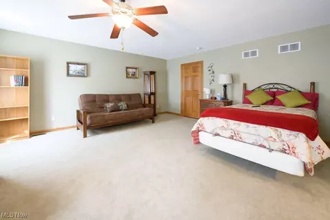6425 Ruth Dr, Seven Hills, OH 44131 photo 20