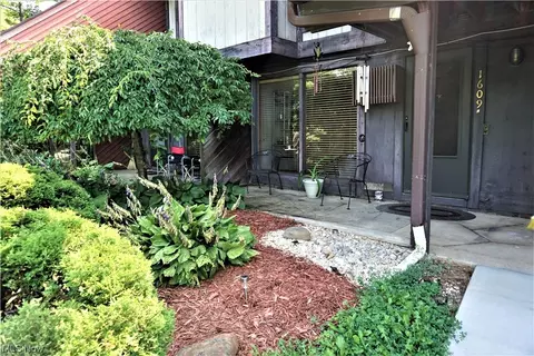 1609 Treetop Trl # C, Akron, OH 44313