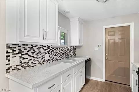 701 E State St, Barberton, OH 44203 photo 7