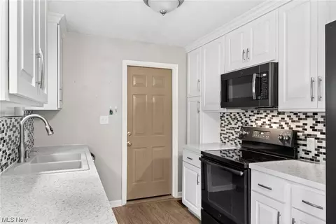 701 E State St, Barberton, OH 44203 photo 9