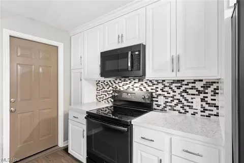 701 E State St, Barberton, OH 44203 photo 8