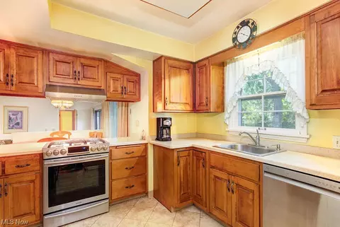 23750 Chardon Rd, Euclid, OH 44117 photo 9