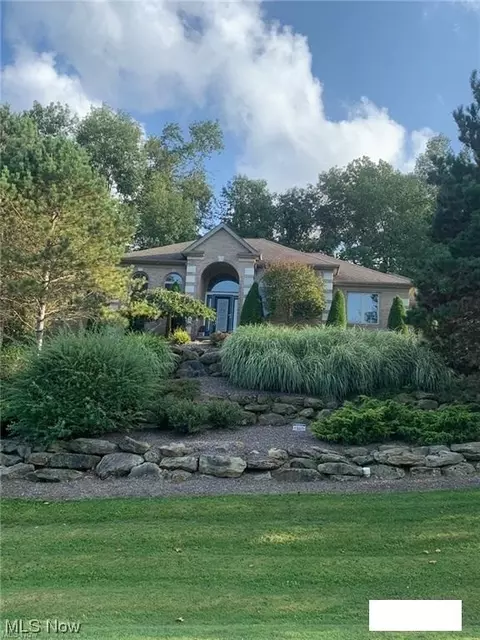 8125 Bainbrook Dr, Chagrin Falls, OH 44023