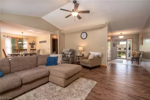225 High St, Dover, OH 44622 photo 6