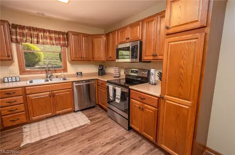 225 High St, Dover, OH 44622 photo 9