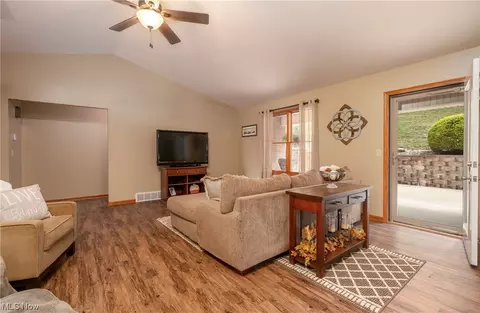 225 High St, Dover, OH 44622 photo 7