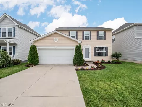 6911 Meadow Lakes Blvd, North Ridgeville, OH 44039