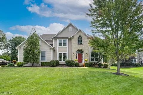 835 Stone Hill Oval, Aurora, OH 44202