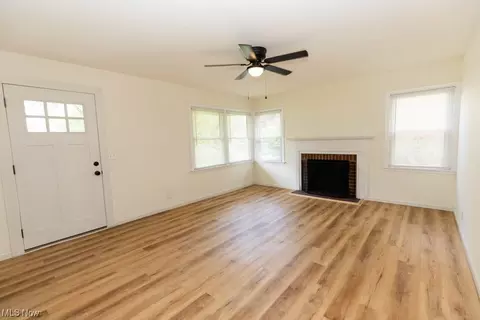 193 Beeler Dr, Berea, OH 44017 photo 2