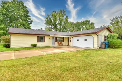 897 Cynthia Ct, Niles, OH 44446