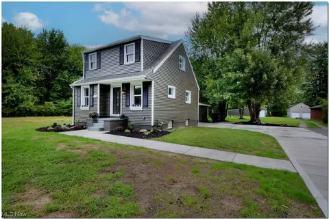8779 Stearns Rd, Olmsted Twp, OH 44138