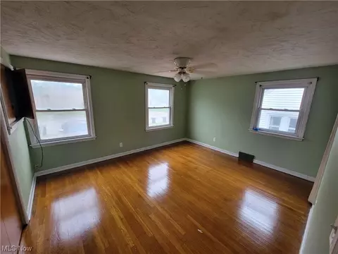 601 Gulf Rd, Elyria, OH 44035 photo 8