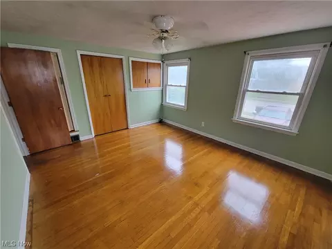 601 Gulf Rd, Elyria, OH 44035 photo 2