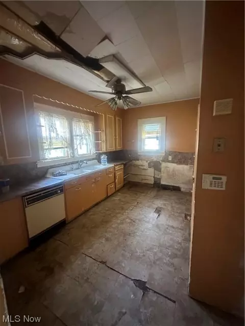 14 E Mildred Ave, Akron, OH 44310 photo 3