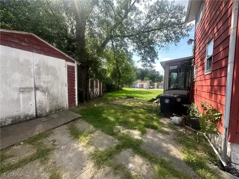14 E Mildred Ave, Akron, OH 44310 photo 2