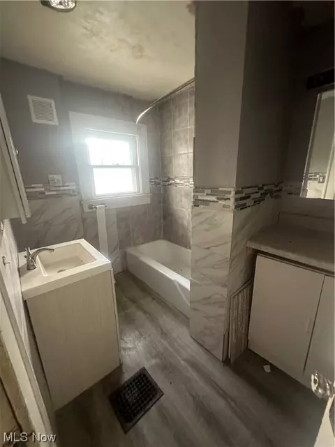 14 E Mildred Ave, Akron, OH 44310 photo 11