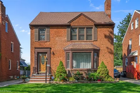3945 Lansdale Rd, University Heights, OH 44118