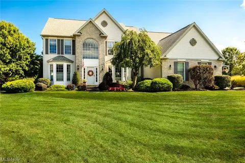 631 Treeside Ln, Avon Lake, OH 44012