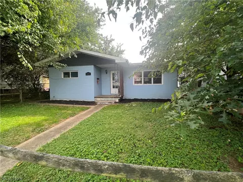 610 30th St, Parkersburg, WV 26101