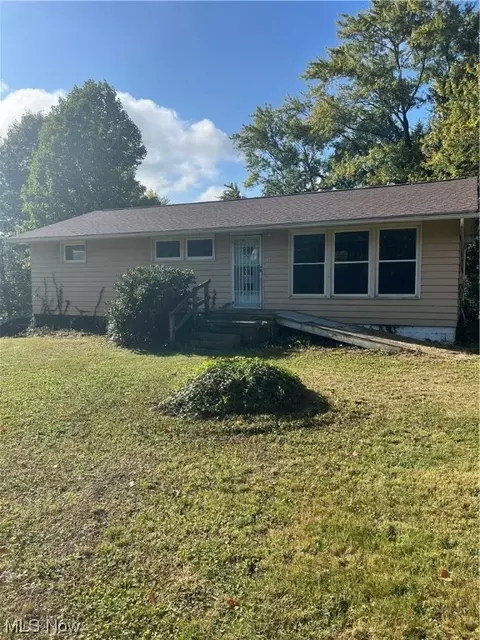 3722 Lesh St NE, Canton, OH 44705