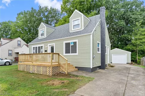 233 Parkway St, Struthers, OH 44471 photo 2