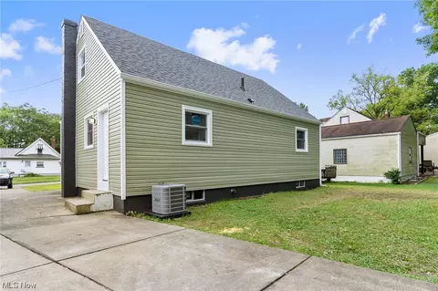 233 Parkway St, Struthers, OH 44471 photo 23