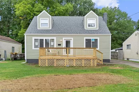 233 Parkway St, Struthers, OH 44471 photo 1
