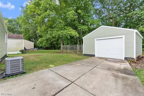 233 Parkway St, Struthers, OH 44471 photo 24