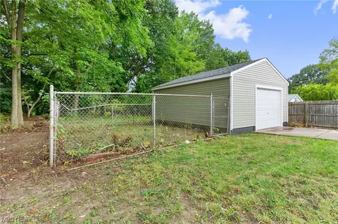 233 Parkway St, Struthers, OH 44471 photo 25