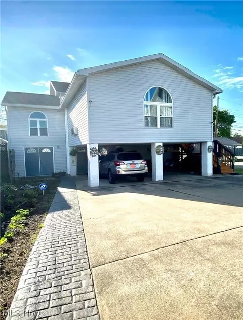 3203 Grand Central Ave, Vienna, WV 26105