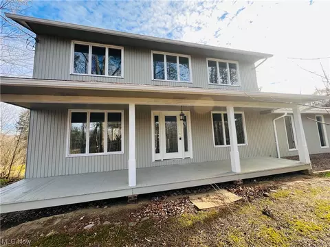 1220 Center Rd, Hinckley, OH 44233