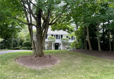 32510 Creekside Dr, Pepper Pike, OH 44124