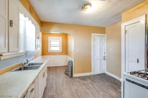 649 Patterson Ave, Akron, OH 44310 photo 3